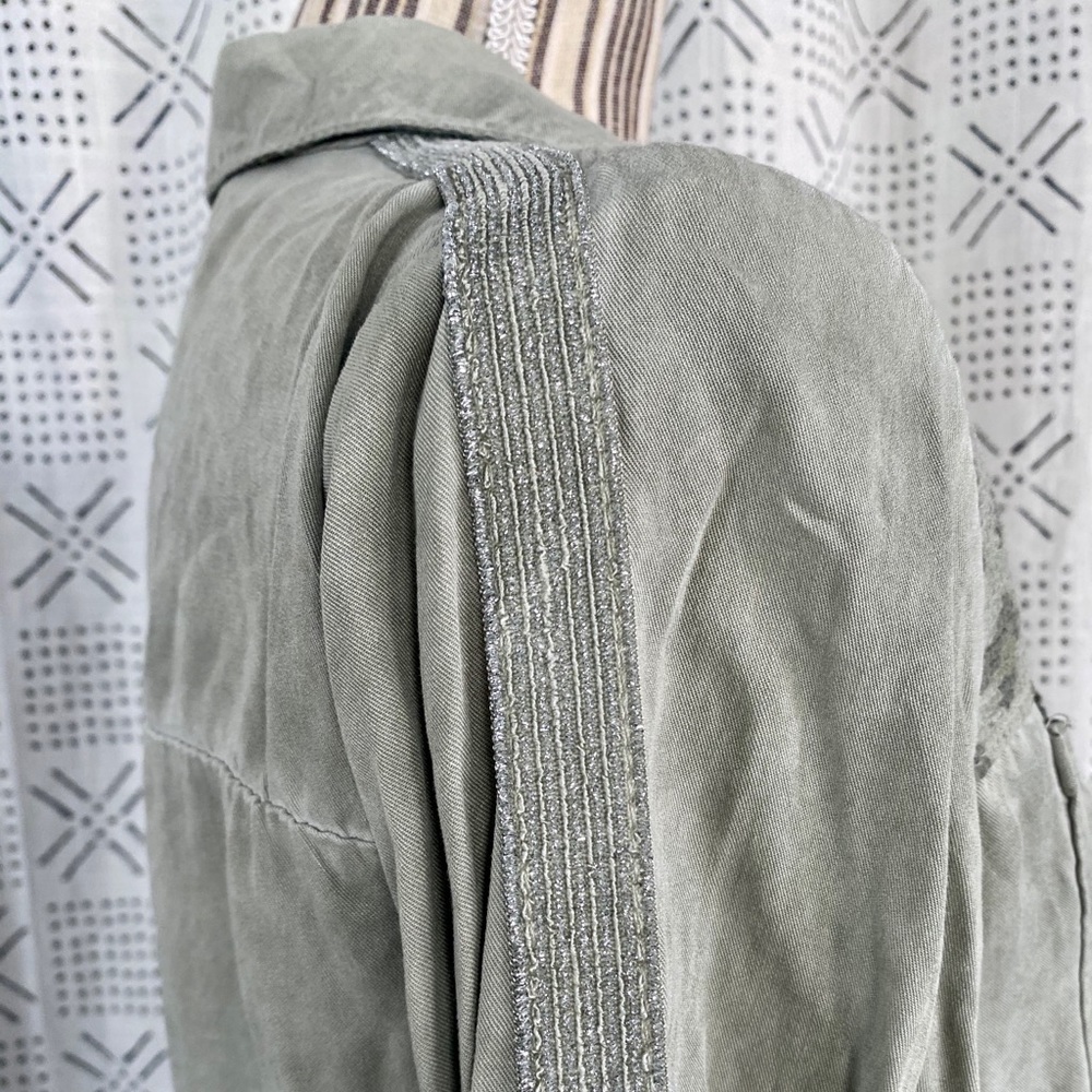 Button Down Top - Picture 4 of 5